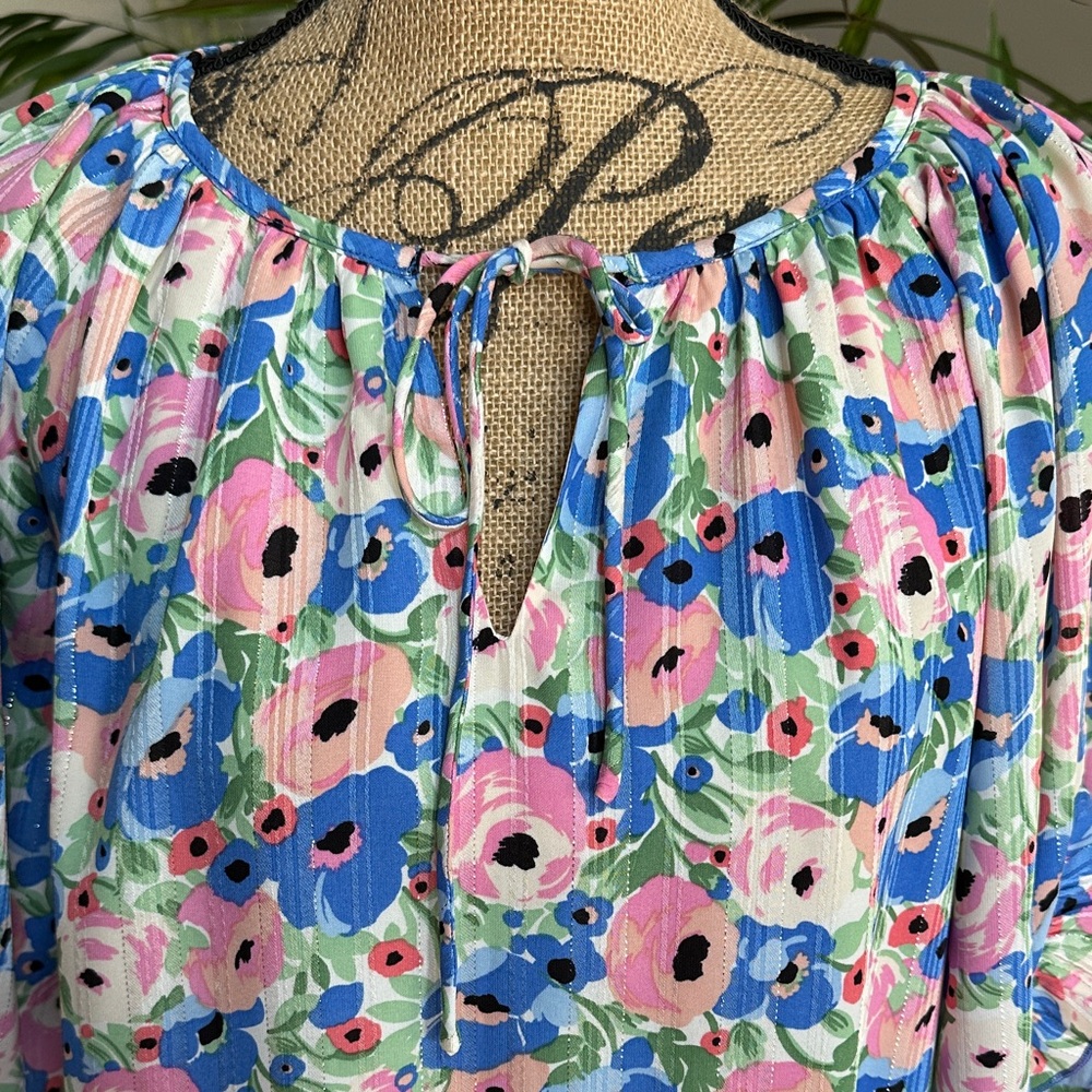 Vibrant Floral Blouse in Blue, Pink, and White - Picture 2 of 12